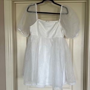Fun little white dress with babydoll neckline and sleeves, women’s L - like new
